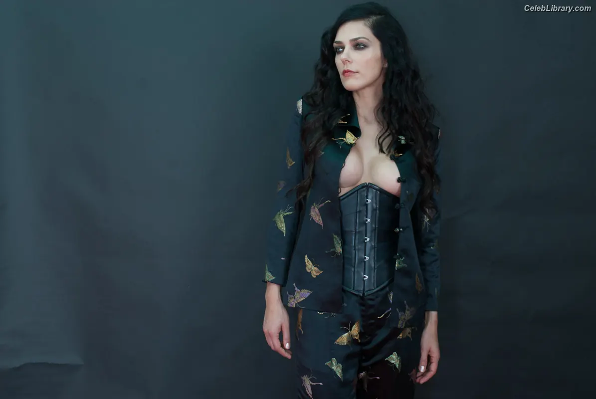 Adrianne Marie Curry photo 5 of 225