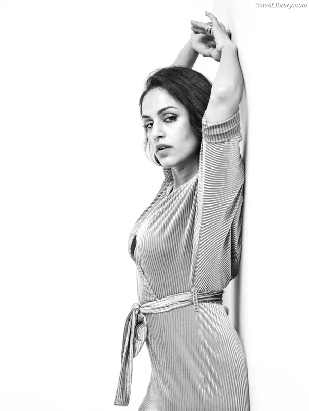 Agam Darshi photo 19 of 87