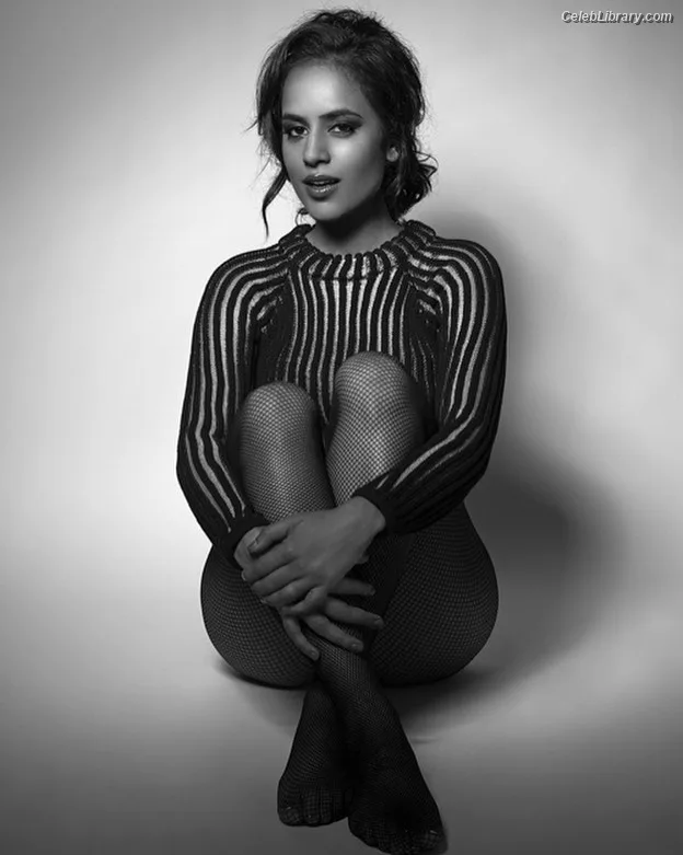 Agam Darshi photo 22 of 87