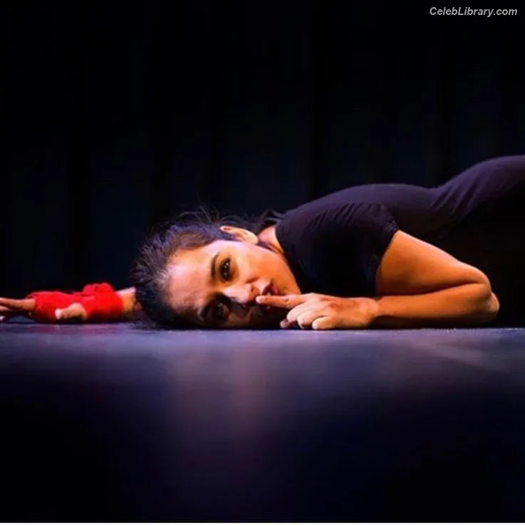 Agam Darshi photo 21 of 87