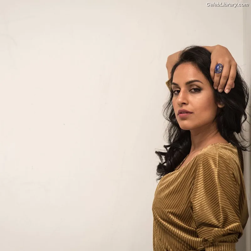 Agam Darshi photo 1 of 87