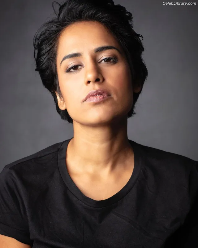 Agam Darshi photo 11 of 87