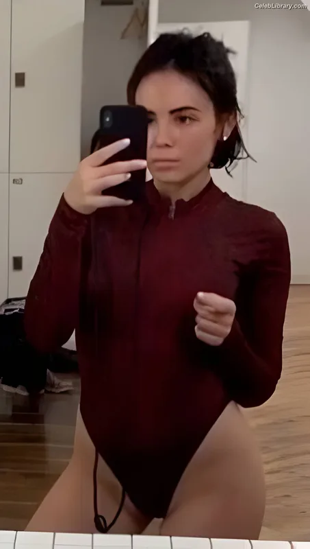 Agathe Auproux photo 6 of 458