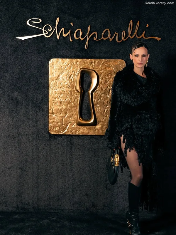 Agathe Rousselle photo 5 of 42