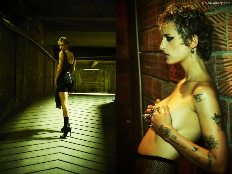 Agathe Rousselle photo 10 of 42