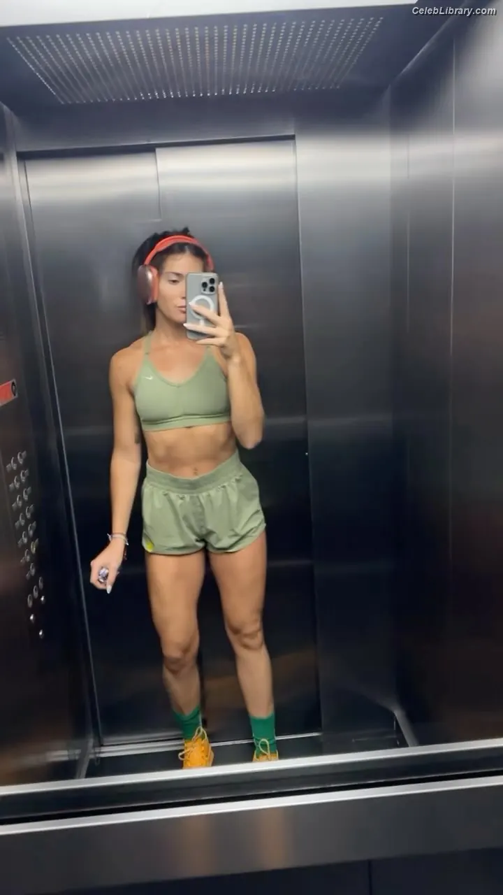 Agustina Albertario photo 10 of 100