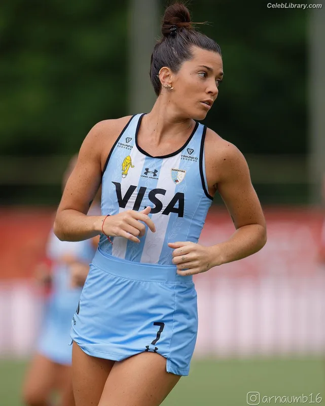 Agustina Albertario photo 2 of 101