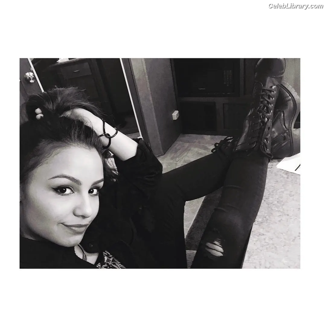 Aimee Carrero photo 19 of 349