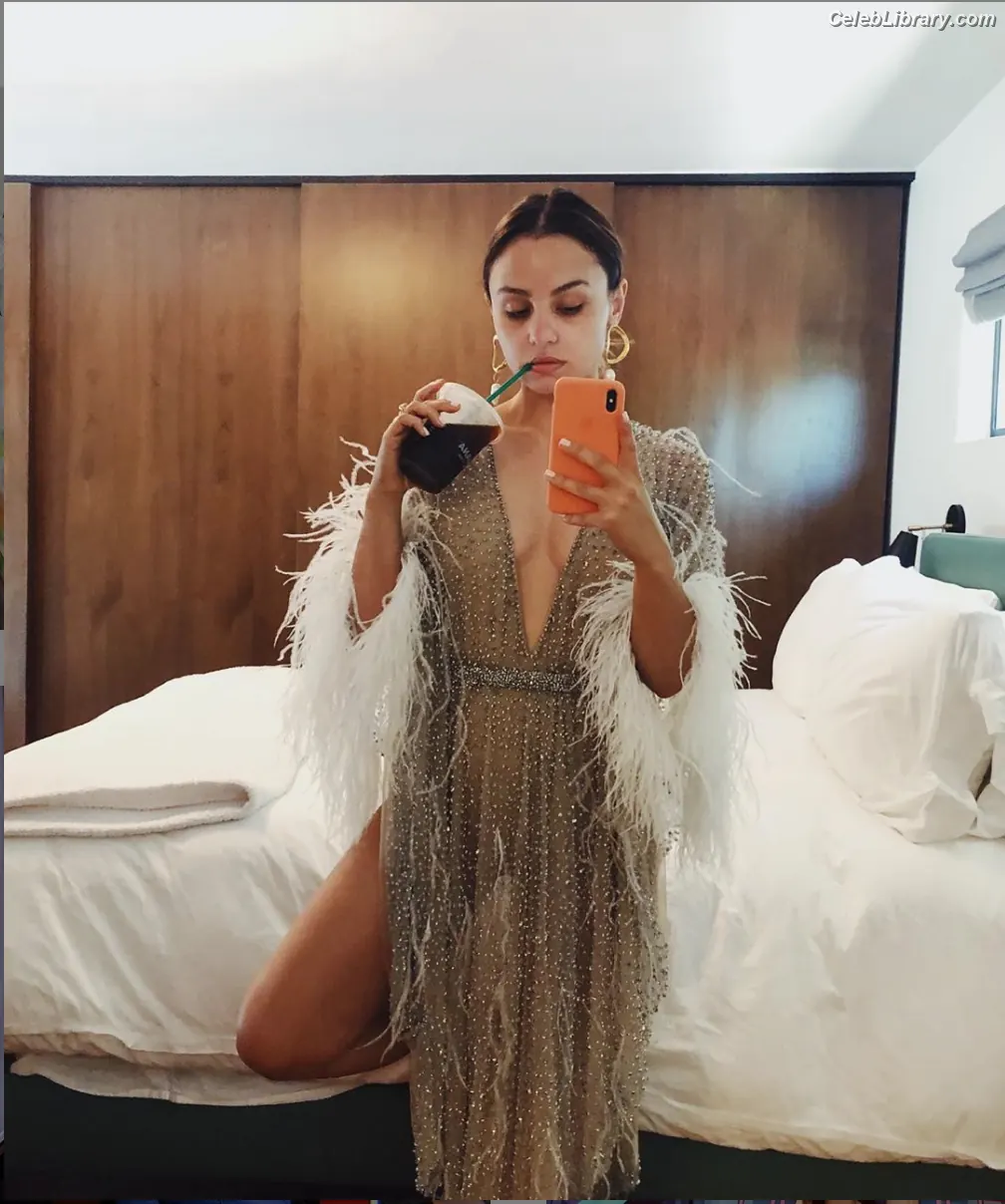 Aimee Carrero photo 2 of 349