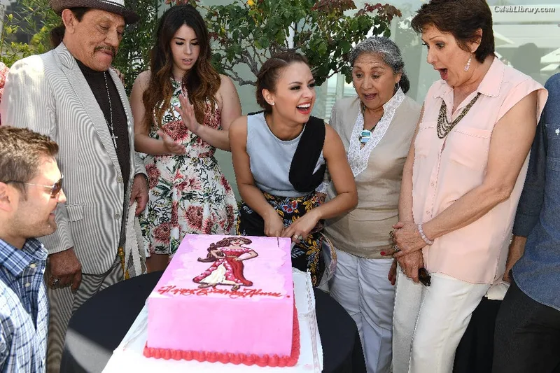 Aimee Carrero photo 7 of 350