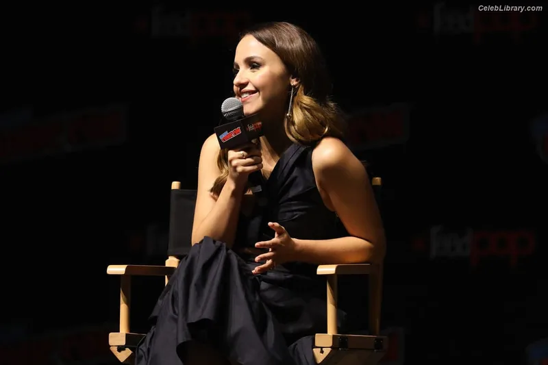 Aimee Carrero photo 10 of 350
