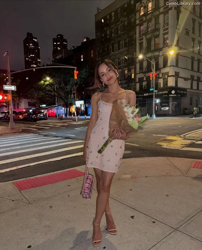 Aimee Carrero photo 10 of 350