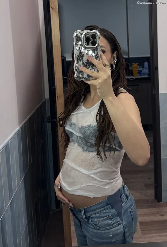 Aimee Carrero photo 17 of 350