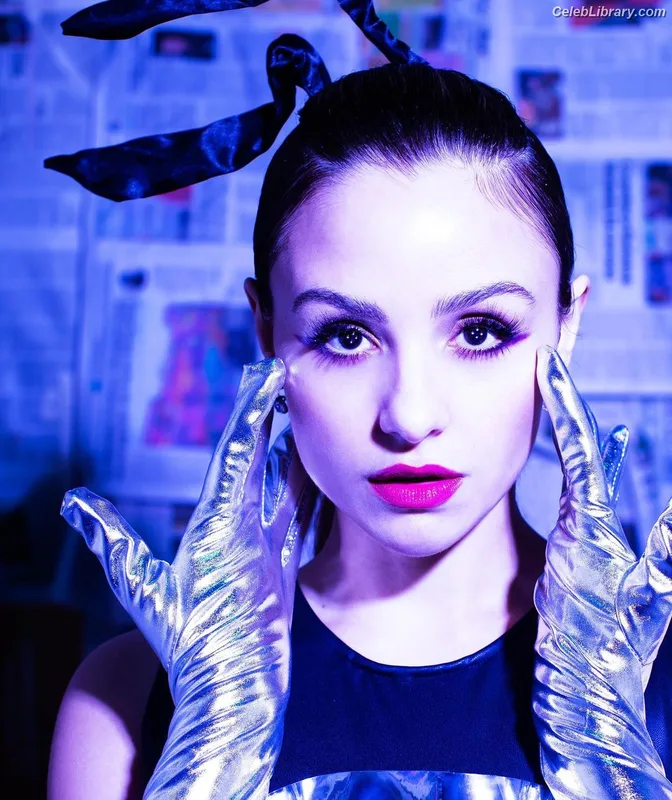 Aimee Carrero photo 4 of 350