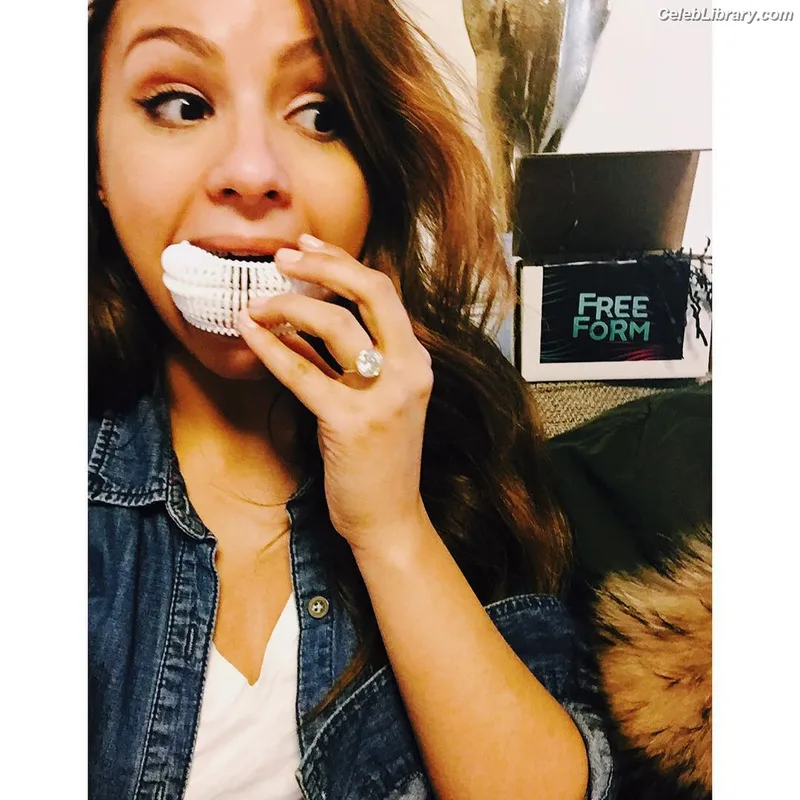 Aimee Carrero photo 11 of 350