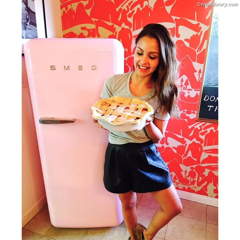 Aimee Carrero photo 1 of 350