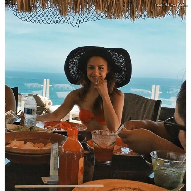 Aimee Carrero photo 3 of 350