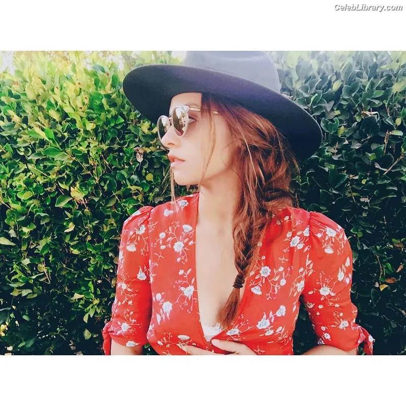 Aimee Carrero photo 8 of 350