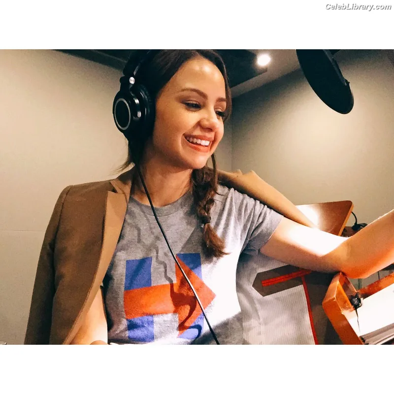 Aimee Carrero photo 9 of 350