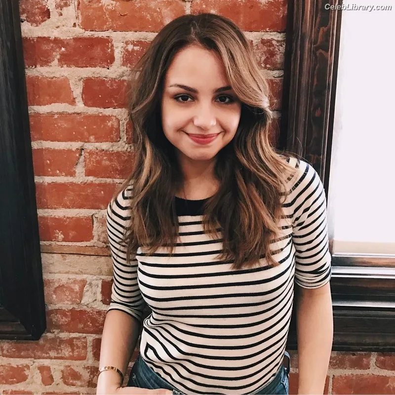 Aimee Carrero photo 12 of 350
