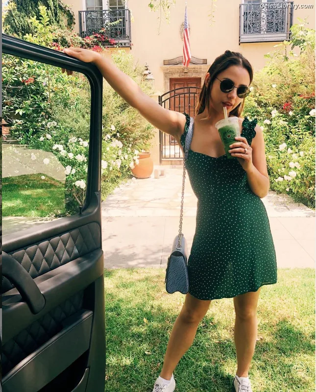 Aimee Carrero photo 1 of 350