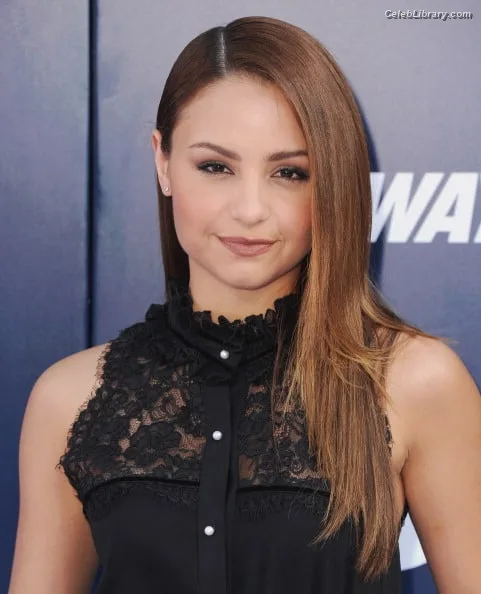 Aimee Carrero photo 1 of 350