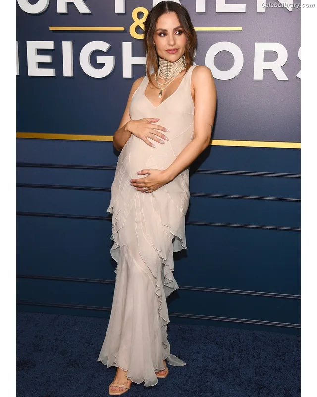 Aimee Carrero photo 4 of 350
