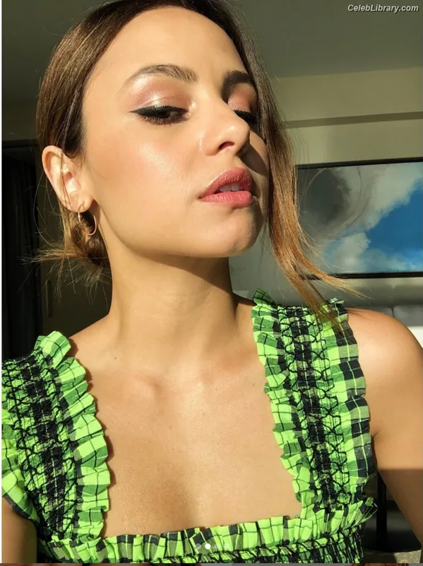 Aimee Carrero photo 19 of 350