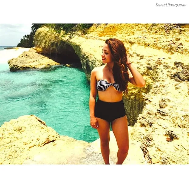 Aimee Carrero photo 1 of 350
