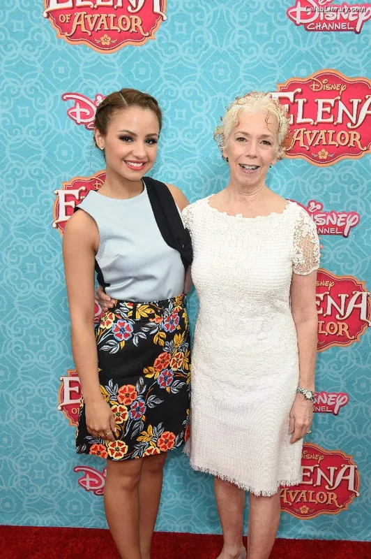 Aimee Carrero photo 10 of 350