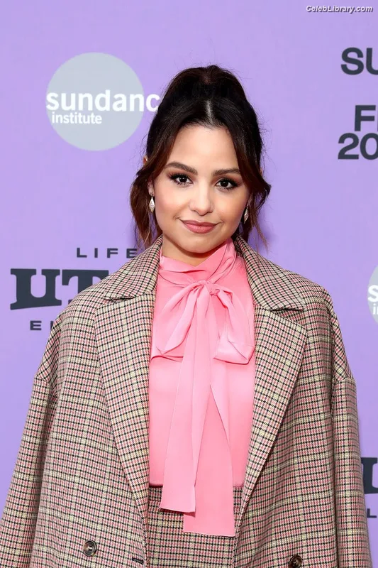 Aimee Carrero photo 20 of 350