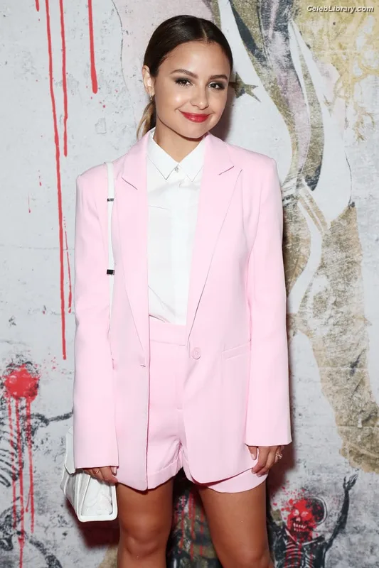 Aimee Carrero photo 1 of 350