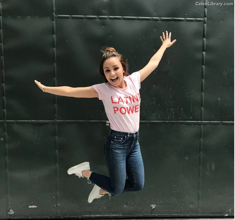 Aimee Carrero photo 4 of 350