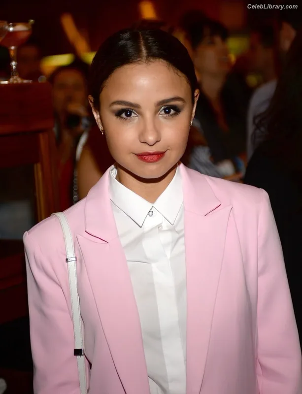 Aimee Carrero photo 17 of 350