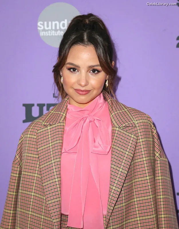 Aimee Carrero photo 23 of 350