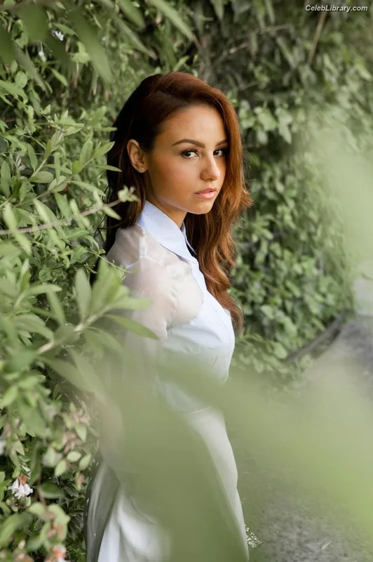 Aimee Carrero photo 18 of 350