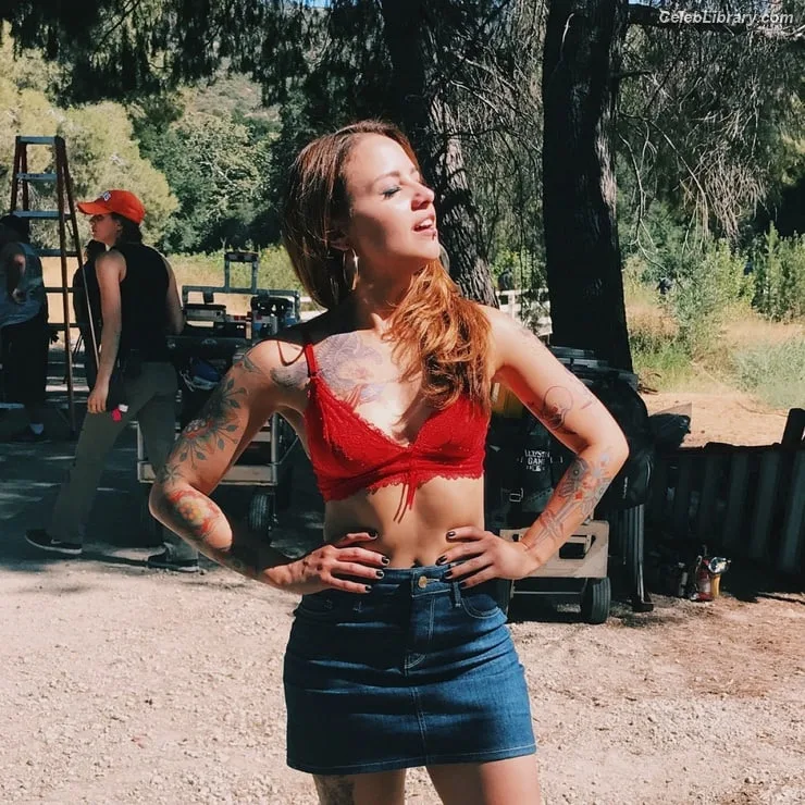Aimee Carrero photo 9 of 350