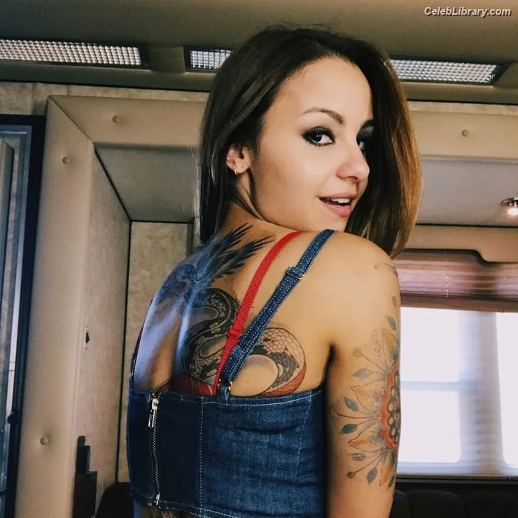 Aimee Carrero photo 13 of 350