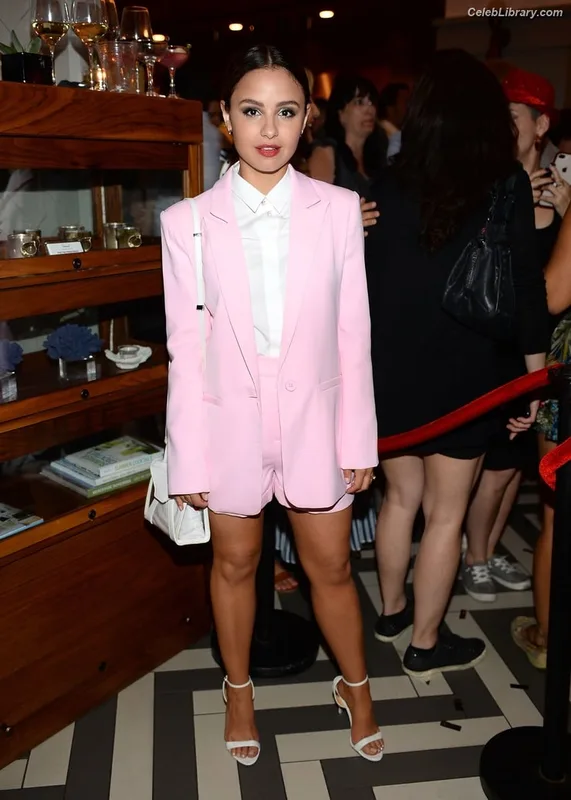 Aimee Carrero photo 6 of 350