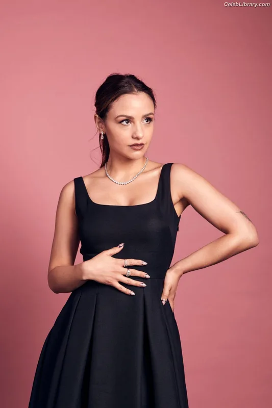 Aimee Carrero photo 20 of 350