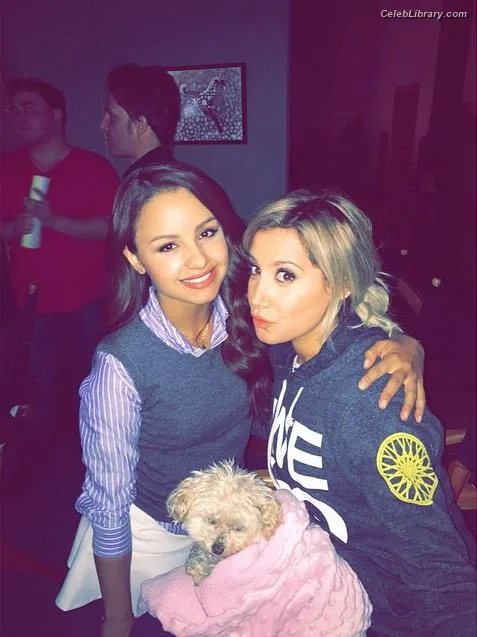 Aimee Carrero photo 23 of 350