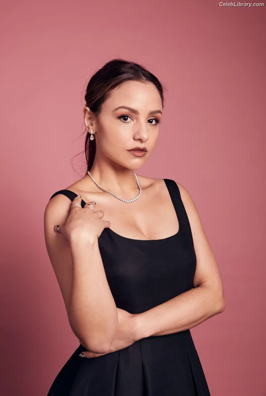Aimee Carrero photo 10 of 350