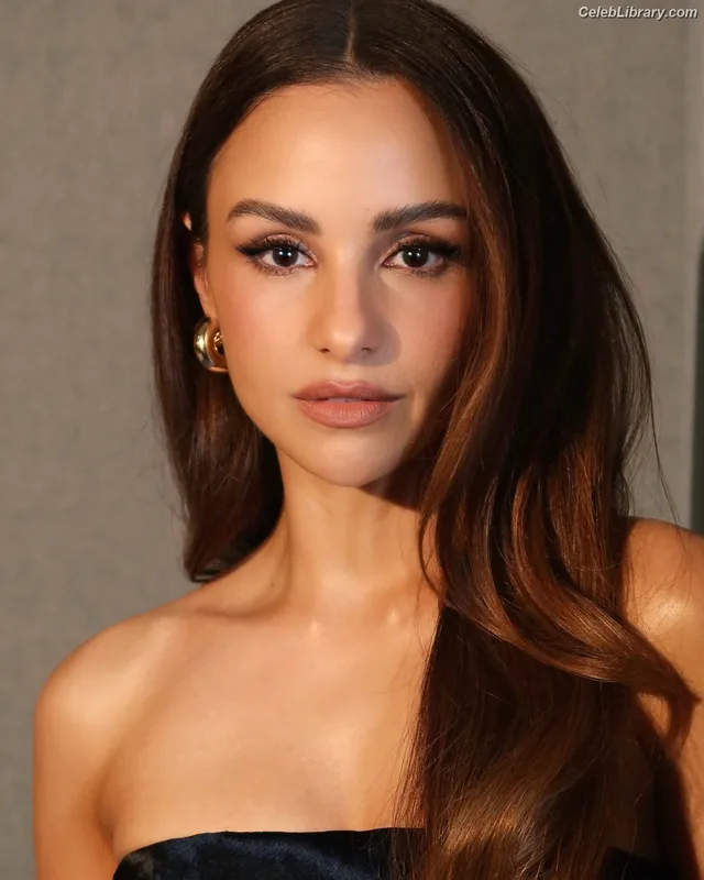 Aimee Carrero photo 12 of 350