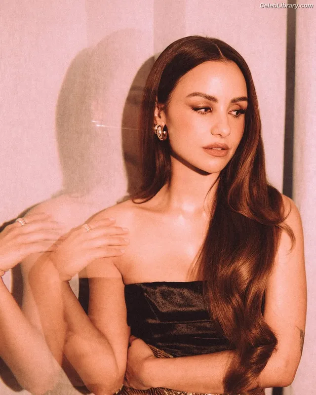 Aimee Carrero photo 14 of 350