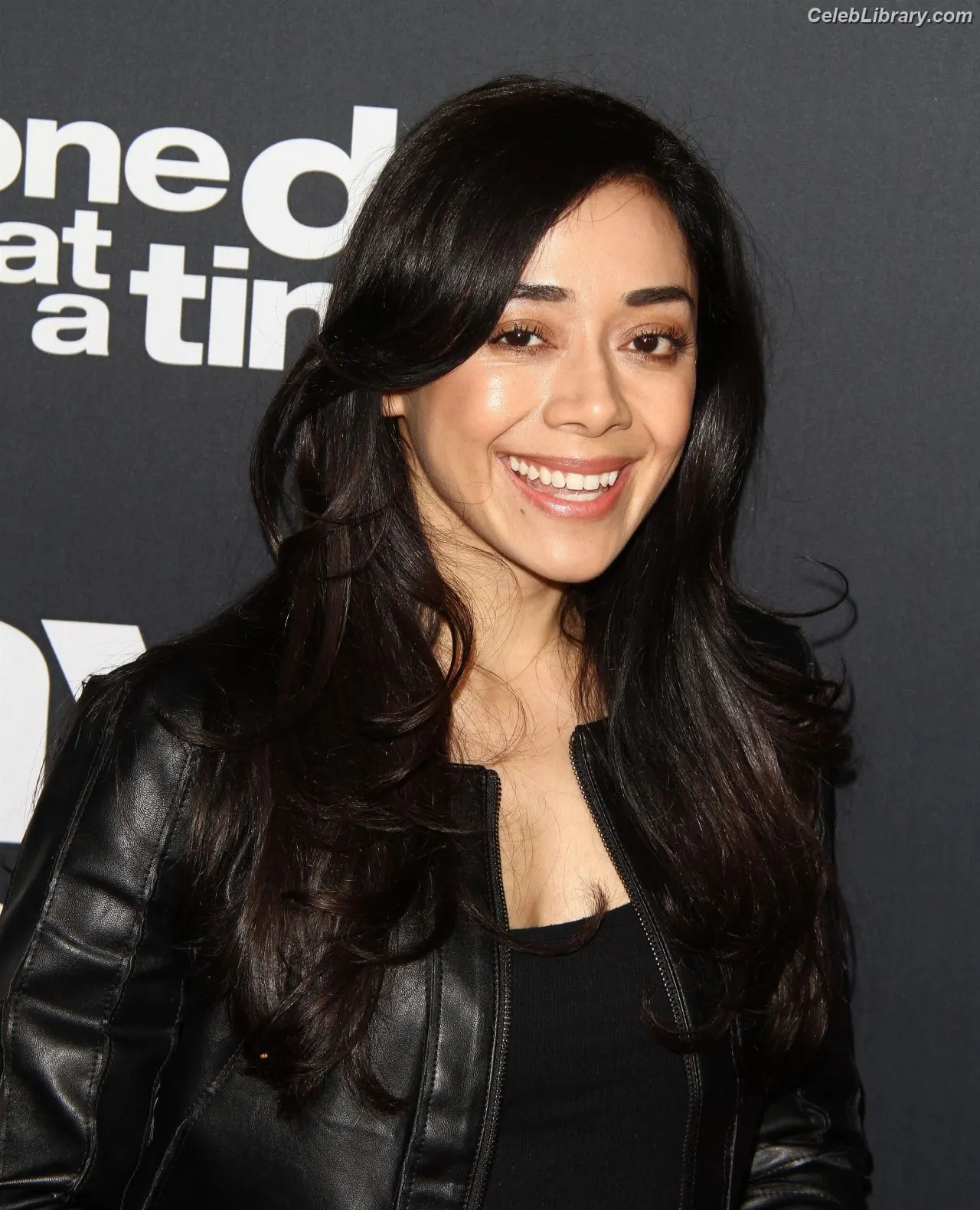 Aimee Garcia photo 20 of 262
