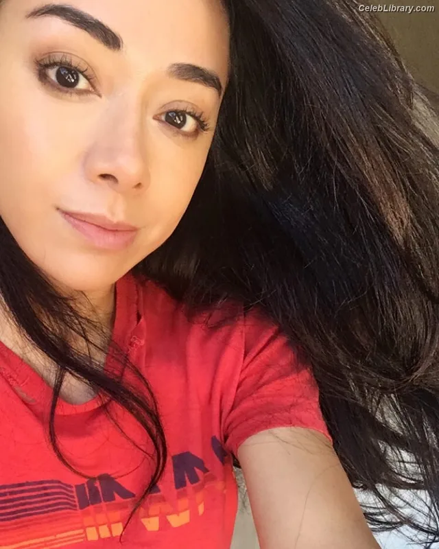 Aimee Garcia photo 1 of 263