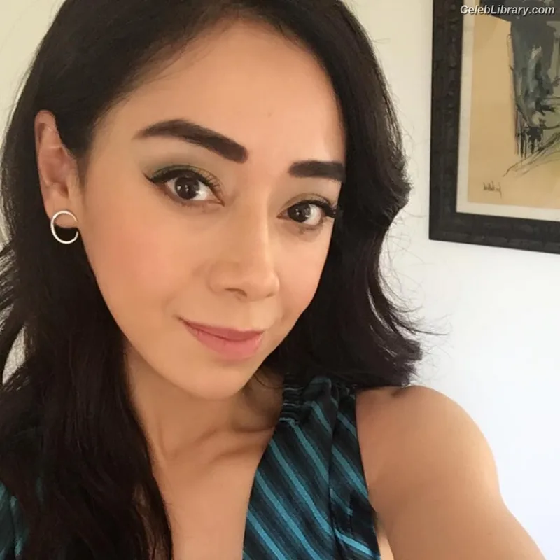 Aimee Garcia photo 3 of 263