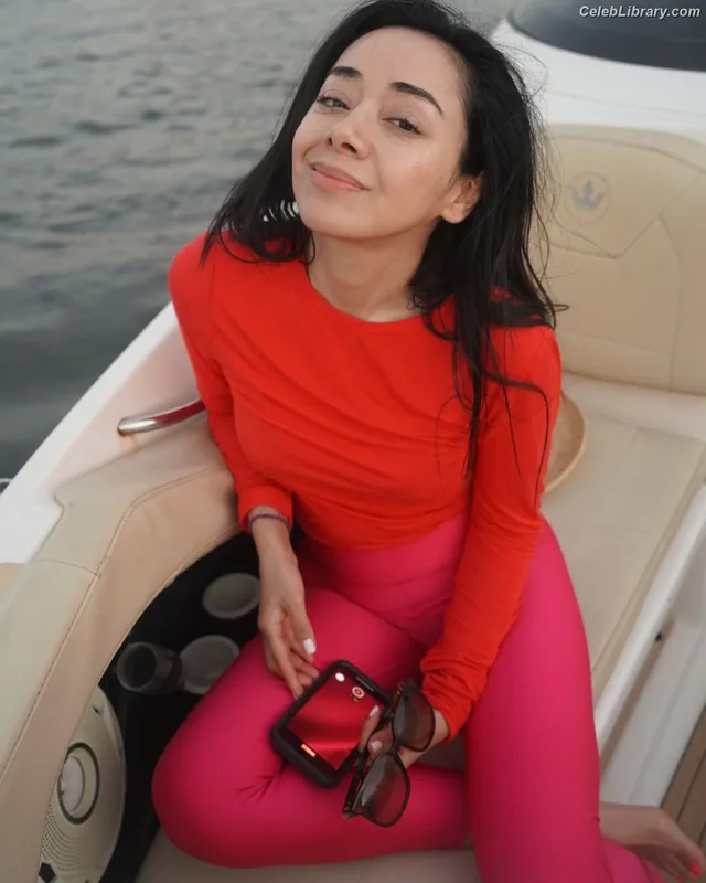Aimee Garcia photo 16 of 263