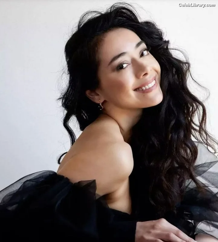 Aimee Garcia photo 1 of 263