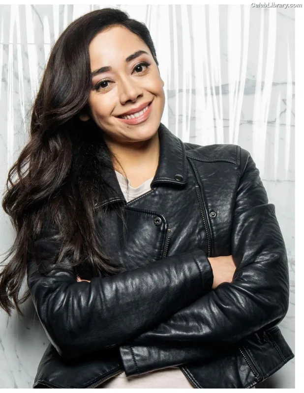 Aimee Garcia photo 9 of 263